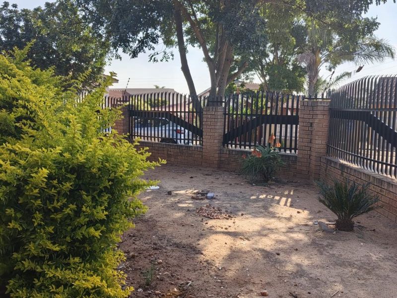 Family home To Let in  Flora Park, Polokwane - Photo 9