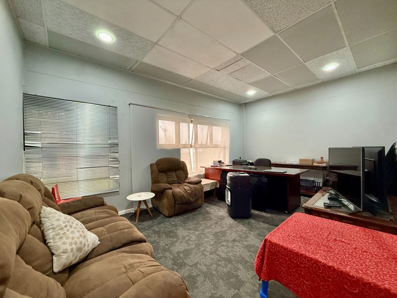 Versatile 252m2 Commercial Space in Prime Location - Photo 7