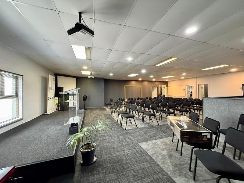 Versatile 252m2 Commercial Space in Prime Location - Photo 6