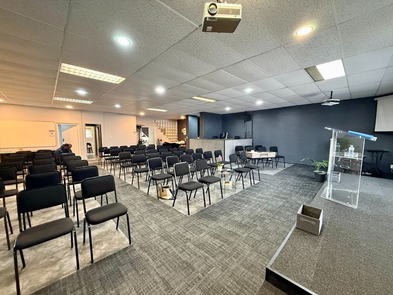 Versatile 252m2 Commercial Space in Prime Location - Photo 5