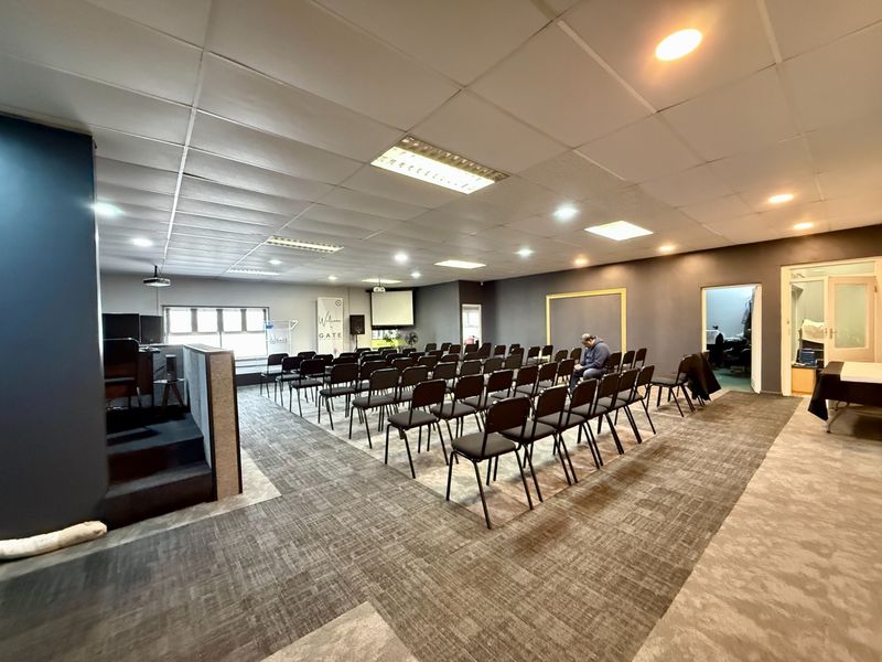Versatile 252m2 Commercial Space in Prime Location - Photo 2
