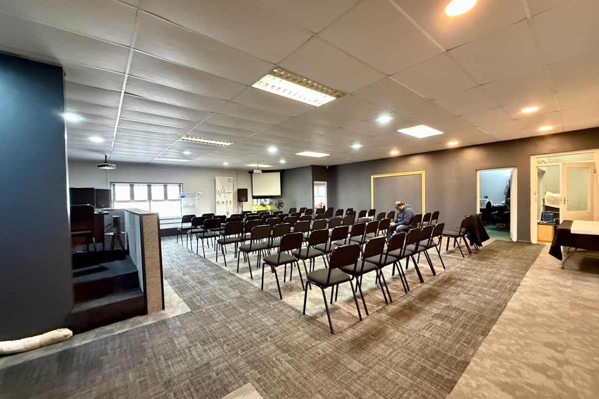 Versatile 252m2 Commercial Space in Prime Location - Photo 2