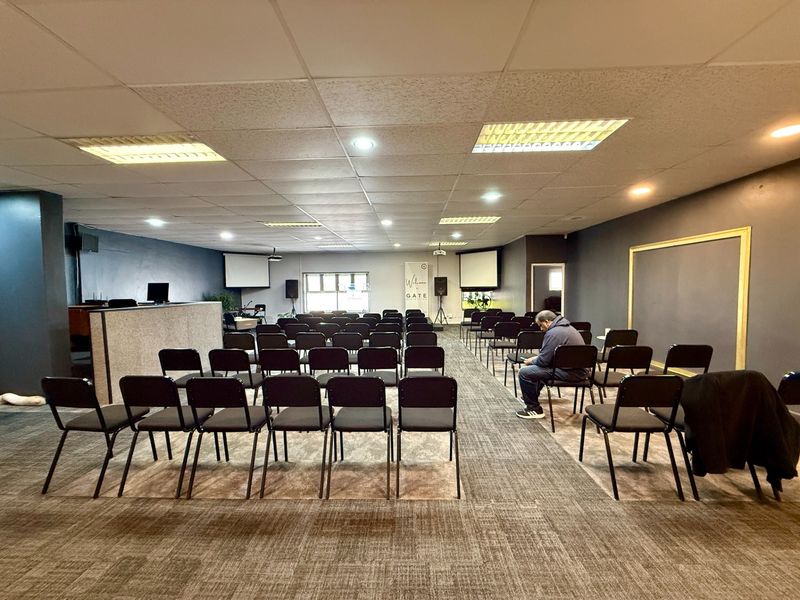 Versatile 252m2 Commercial Space in Prime Location - Photo 3