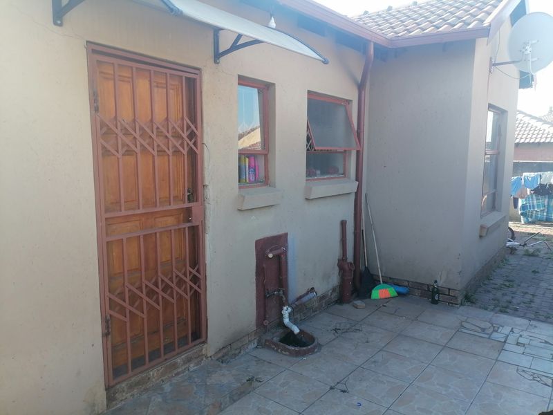 House For Sale in Birch Acres, Kempton Park - Photo 8