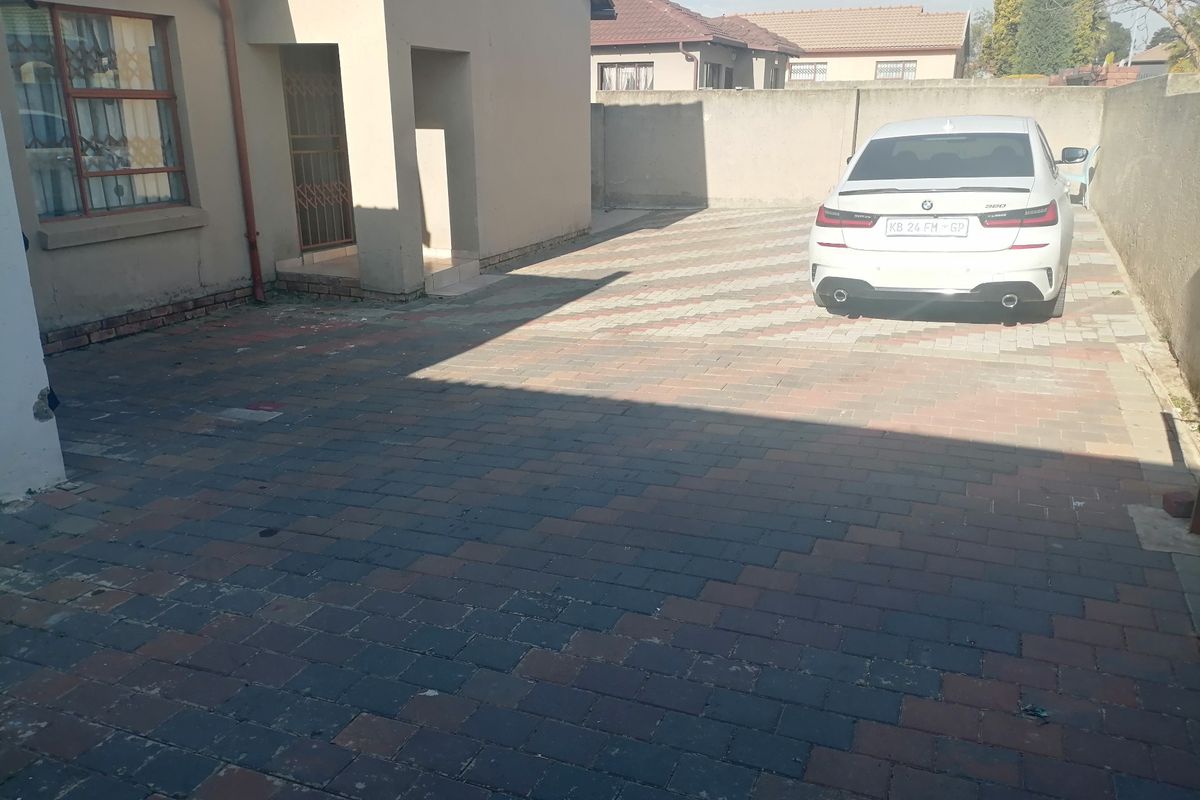 House For Sale in Birch Acres, Kempton Park - Photo 4