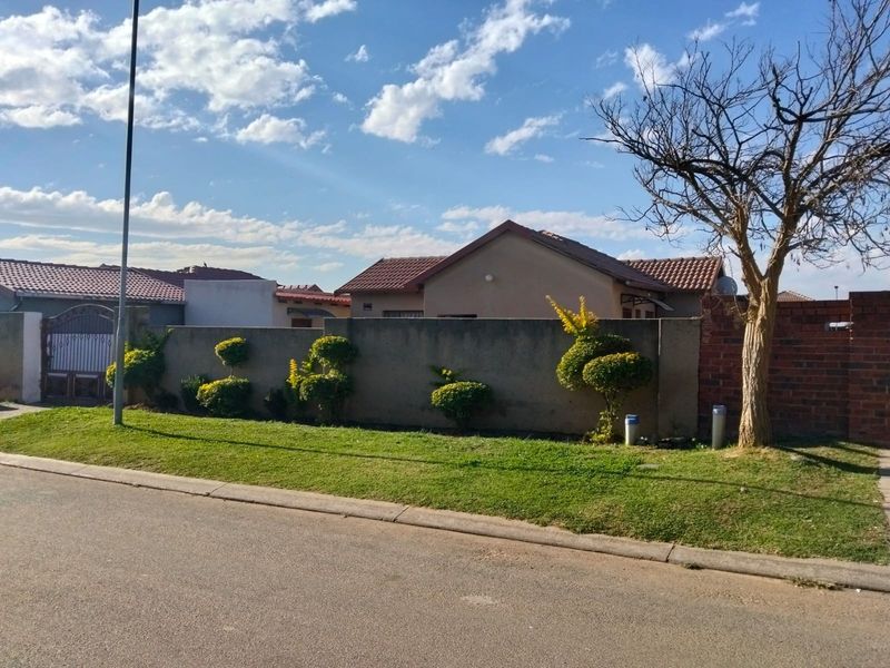 House For Sale in Birch Acres, Kempton Park - Photo 2