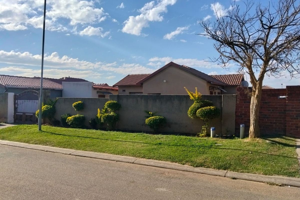 House For Sale in Birch Acres, Kempton Park - Photo 2