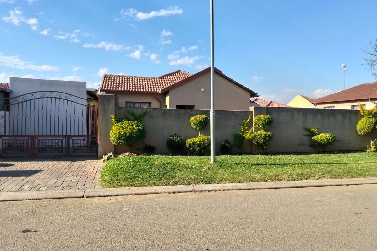 House For Sale in Birch Acres, Kempton Park - Photo 3