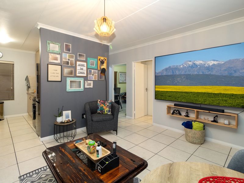 Safe, Secure, Pet-Friendly. The Perfect 2 Bedroom 1 Bathroom, Ground Floor Home Awaits - Photo 7