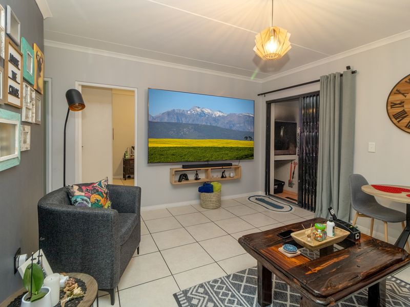 Safe, Secure, Pet-Friendly. The Perfect 2 Bedroom 1 Bathroom, Ground Floor Home Awaits - Photo 6
