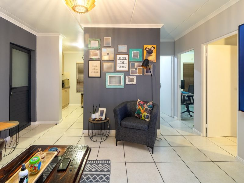 Safe, Secure, Pet-Friendly. The Perfect 2 Bedroom 1 Bathroom, Ground Floor Home Awaits - Photo 3