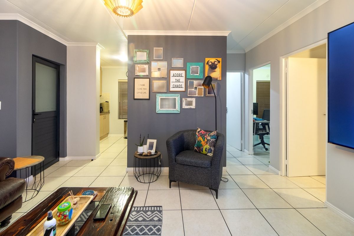 Safe, Secure, Pet-Friendly. The Perfect 2 Bedroom 1 Bathroom, Ground Floor Home Awaits - Photo 3
