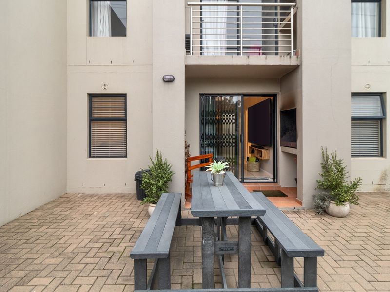 Safe, Secure, Pet-Friendly. The Perfect 2 Bedroom 1 Bathroom, Ground Floor Home Awaits - Photo 2