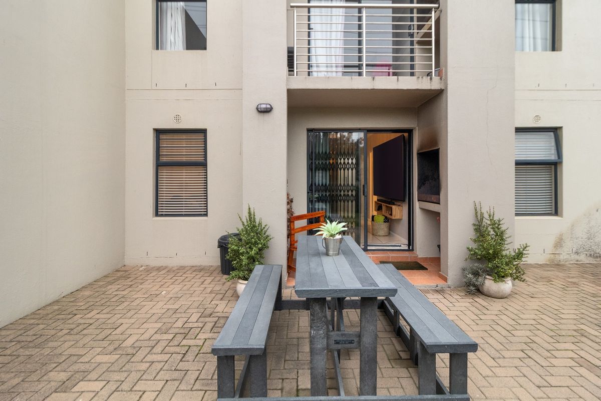 Safe, Secure, Pet-Friendly. The Perfect 2 Bedroom 1 Bathroom, Ground Floor Home Awaits - Photo 2