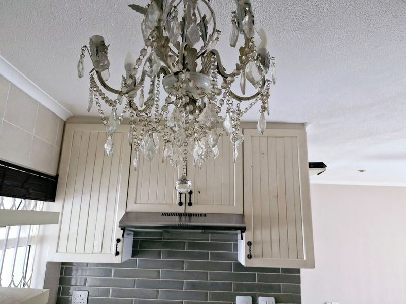 Stylish Living Redefined: A Luxurious Townhouse for Rental - Photo 2