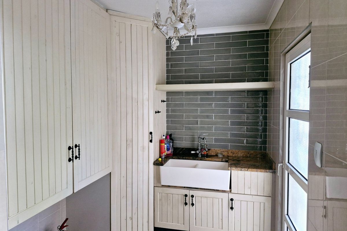 Stylish Living Redefined: A Luxurious Townhouse for Rental - Photo 3