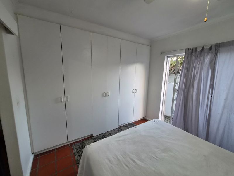 Well located 1 Bed Apartment in secure Complex walking distance to Village Square, Durbanville - Photo 6