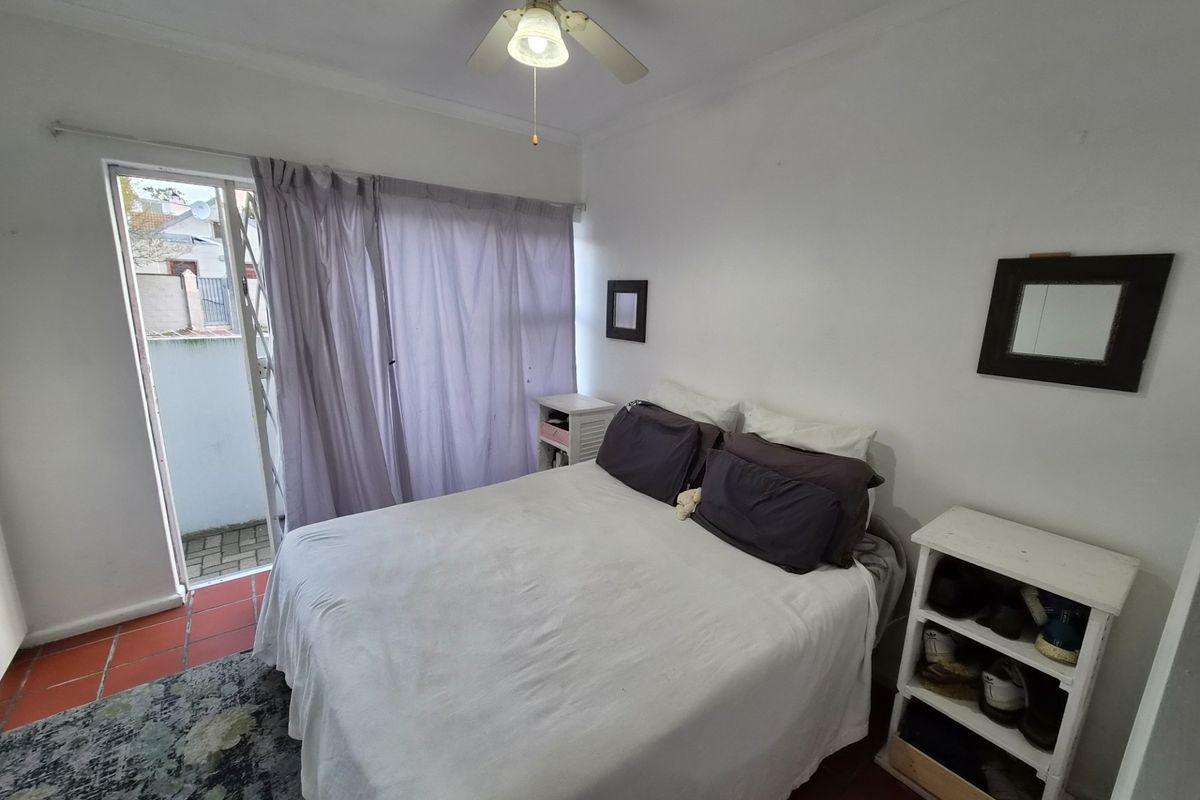 Well located 1 Bed Apartment in secure Complex walking distance to Village Square, Durbanville - Photo 5