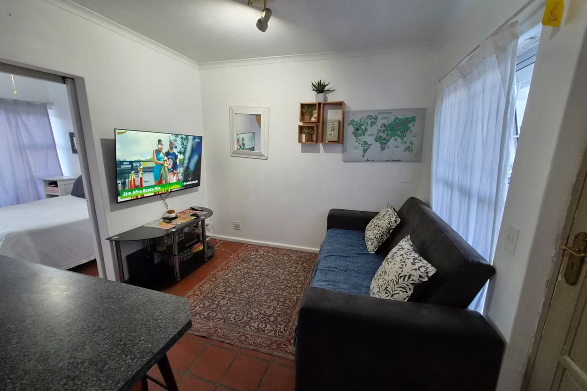 Well located 1 Bed Apartment in secure Complex walking distance to Village Square, Durbanville - Photo 4