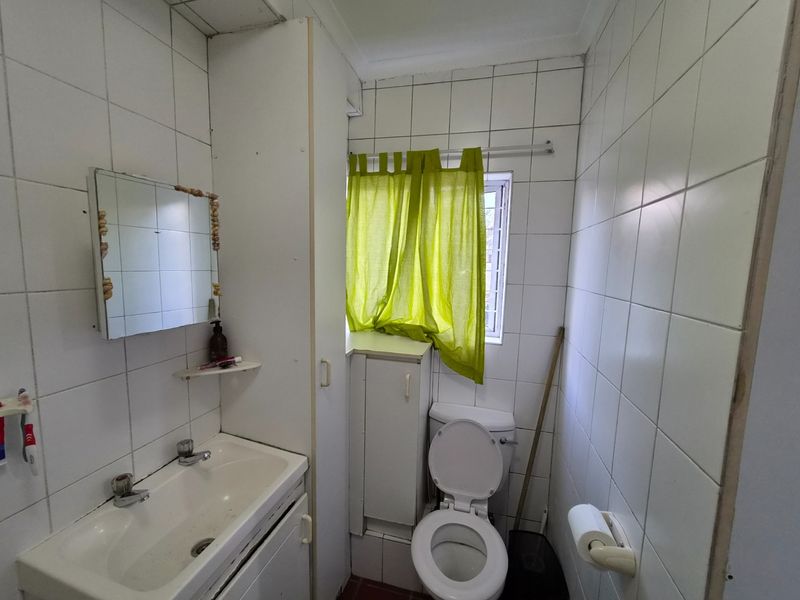 Well located 1 Bed Apartment in secure Complex walking distance to Village Square, Durbanville - Photo 8