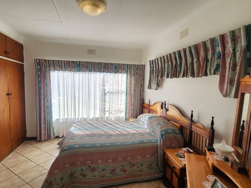 Spacious Family Home with Endless Potential in Jansen Park, Boksburg - Photo 10