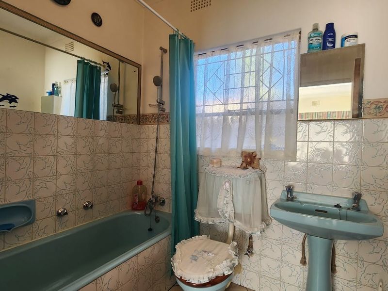 Spacious Family Home with Endless Potential in Jansen Park, Boksburg - Photo 9