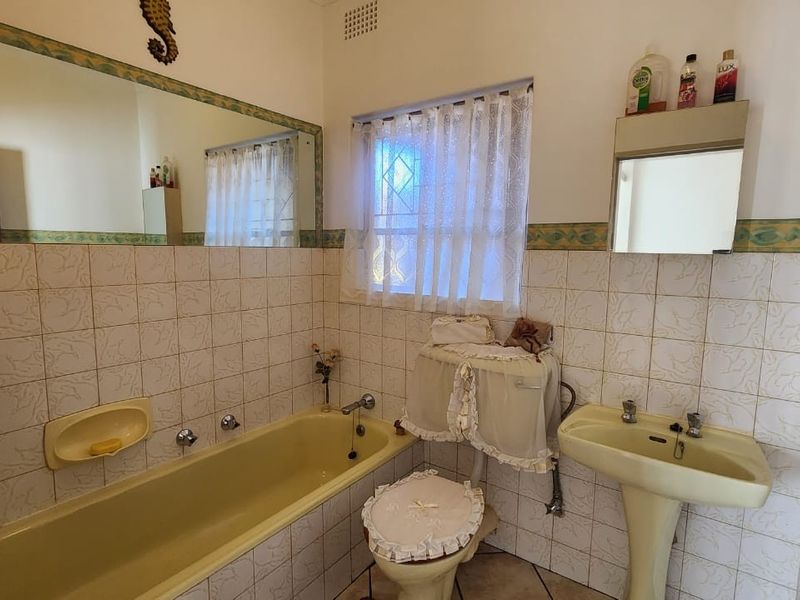 Spacious Family Home with Endless Potential in Jansen Park, Boksburg - Photo 8