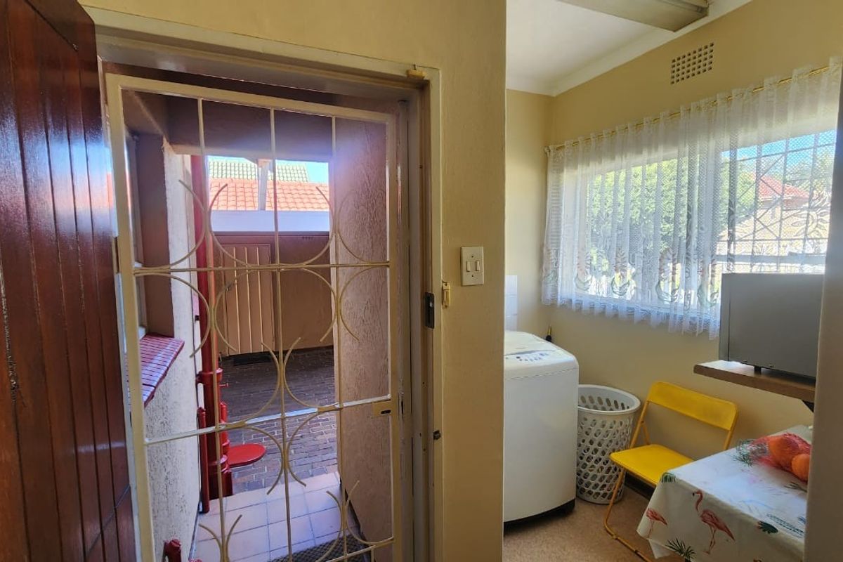 Spacious Family Home with Endless Potential in Jansen Park, Boksburg - Photo 4