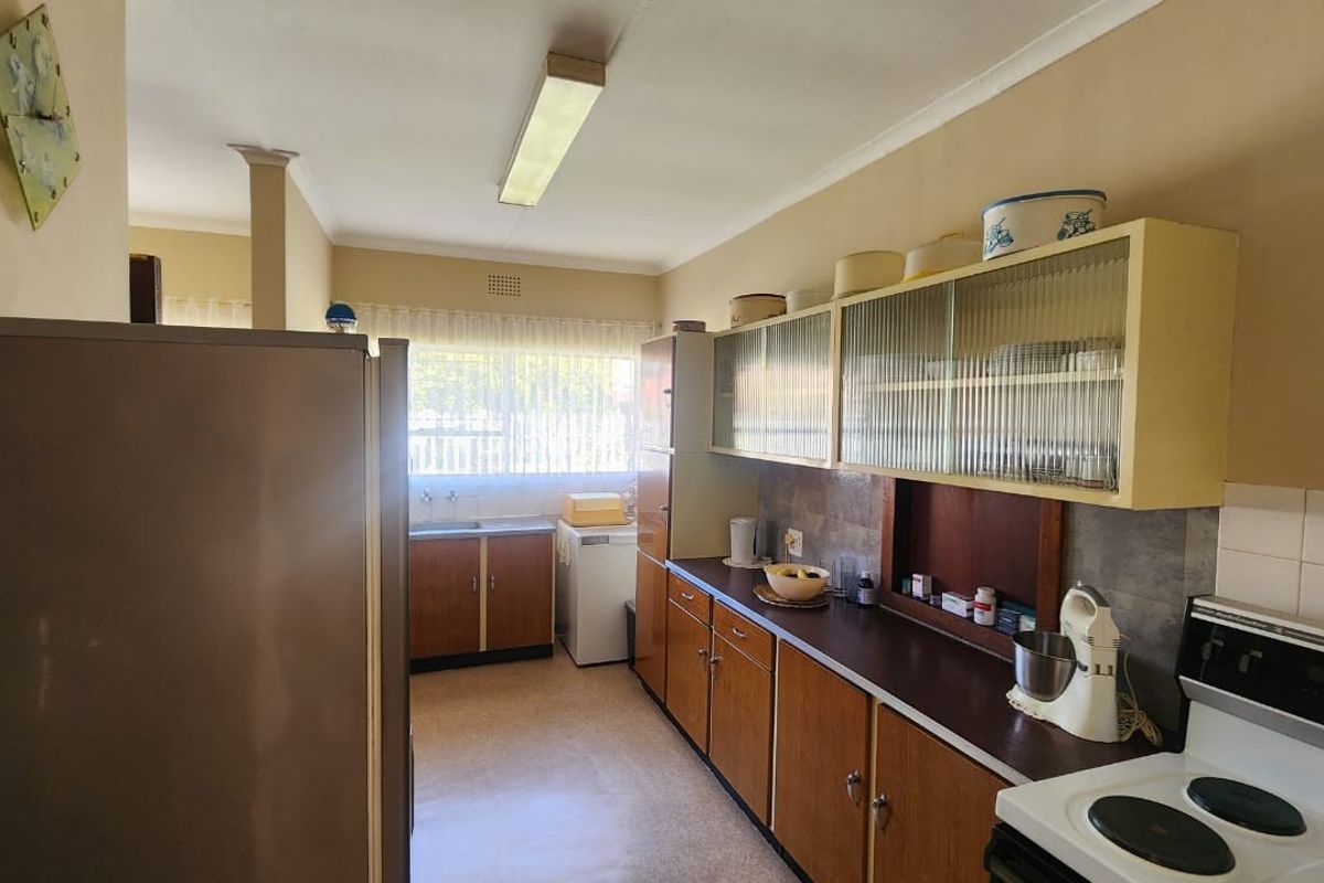 Spacious Family Home with Endless Potential in Jansen Park, Boksburg - Photo 5