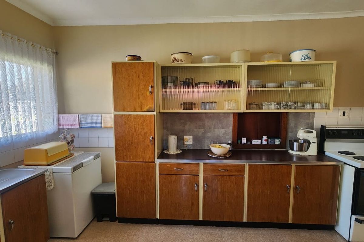 Spacious Family Home with Endless Potential in Jansen Park, Boksburg - Photo 3