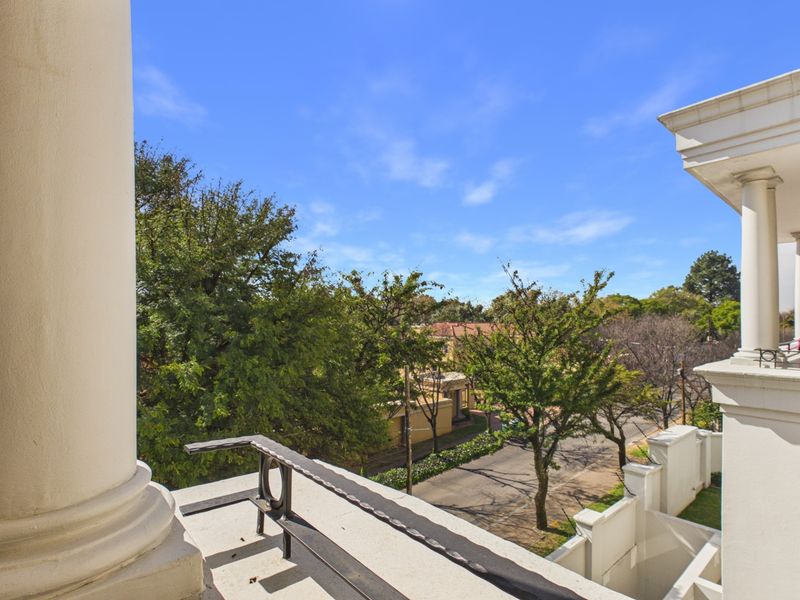Bryanston Hotel-Style Penthouse Bliss - Photo 9