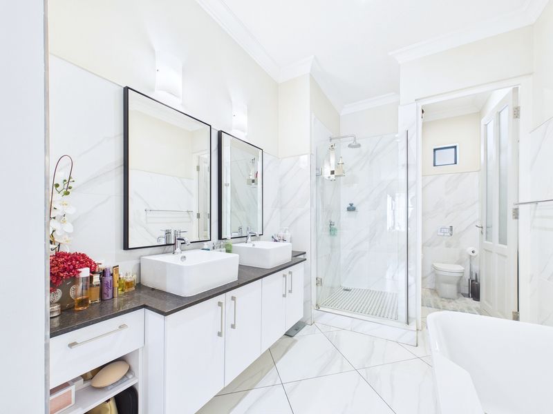 Bryanston Hotel-Style Penthouse Bliss - Photo 8