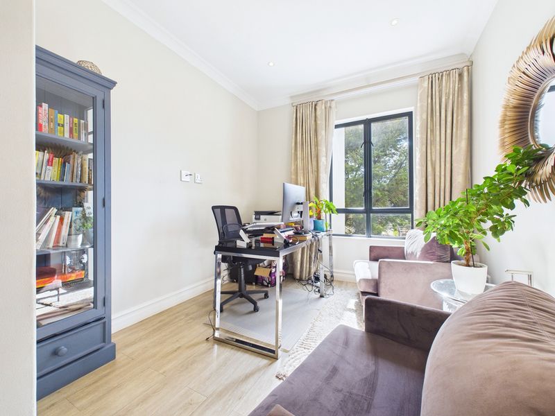 Bryanston Hotel-Style Penthouse Bliss - Photo 6