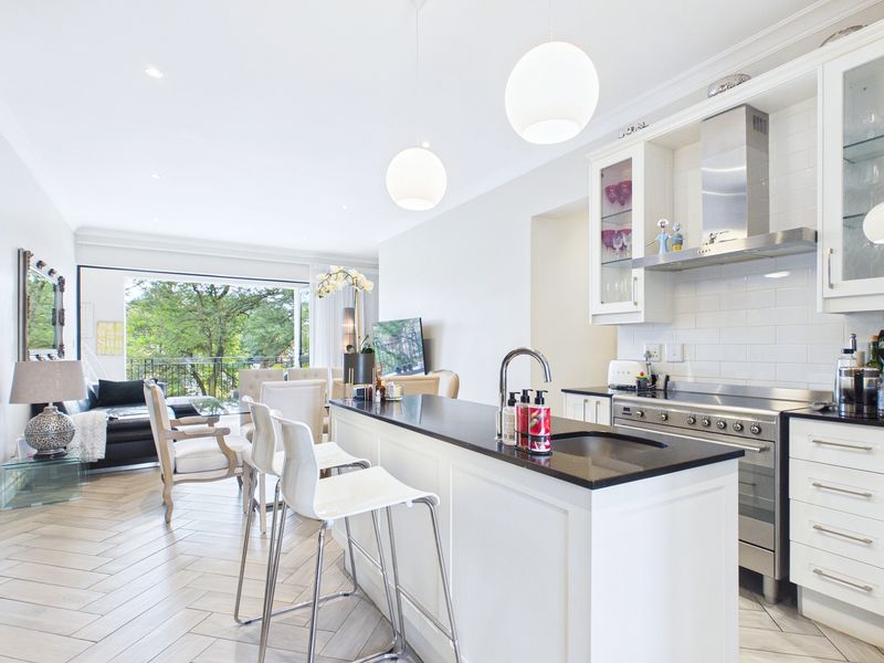 Bryanston Hotel-Style Penthouse Bliss - Photo 10