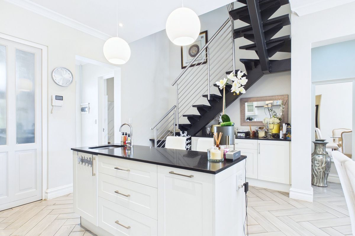 Bryanston Hotel-Style Penthouse Bliss - Photo 3