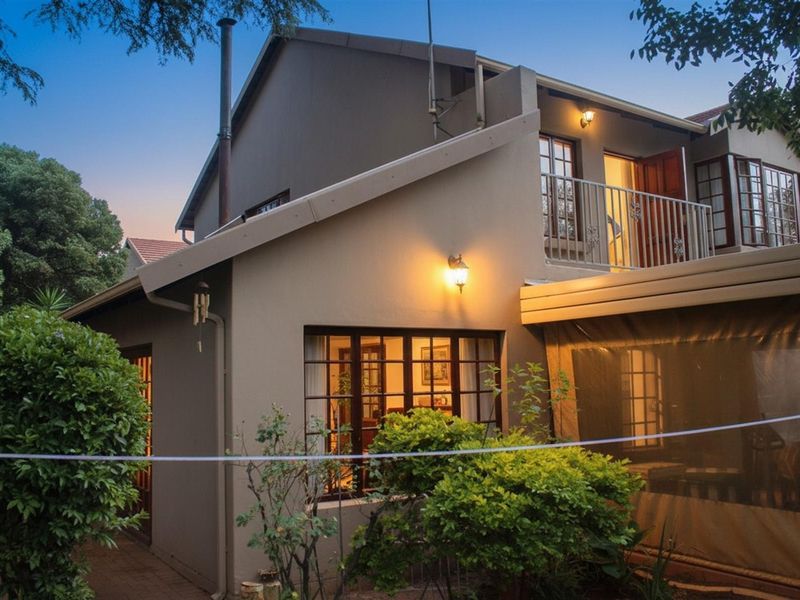 Lovely duplex in well-managed sought after complex behind Florida Hoerskool - Photo 1