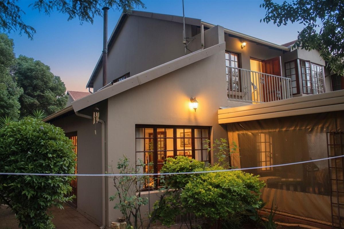 Lovely duplex in well-managed sought after complex behind Florida Hoerskool - Photo 2