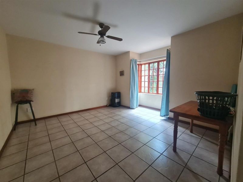 Lovely duplex in well-managed sought after complex behind Florida Hoerskool - Photo 7