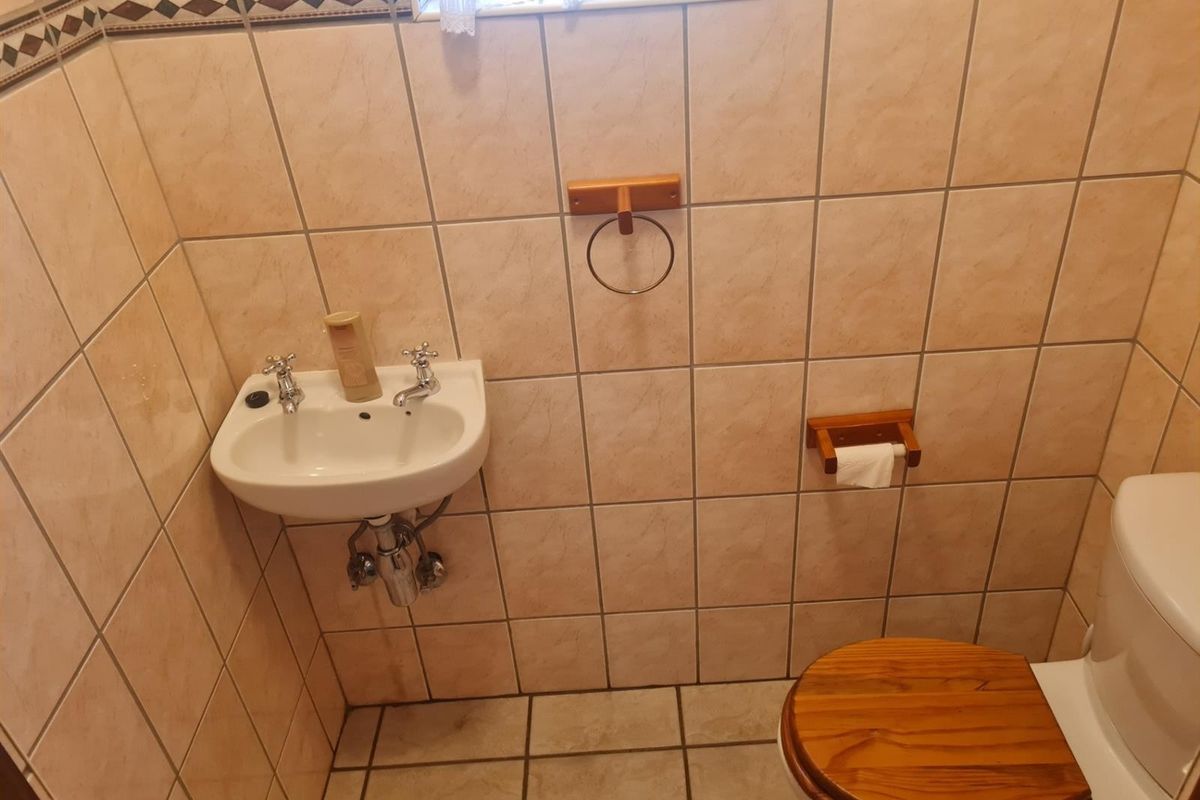 Lovely duplex in well-managed sought after complex behind Florida Hoerskool - Photo 4