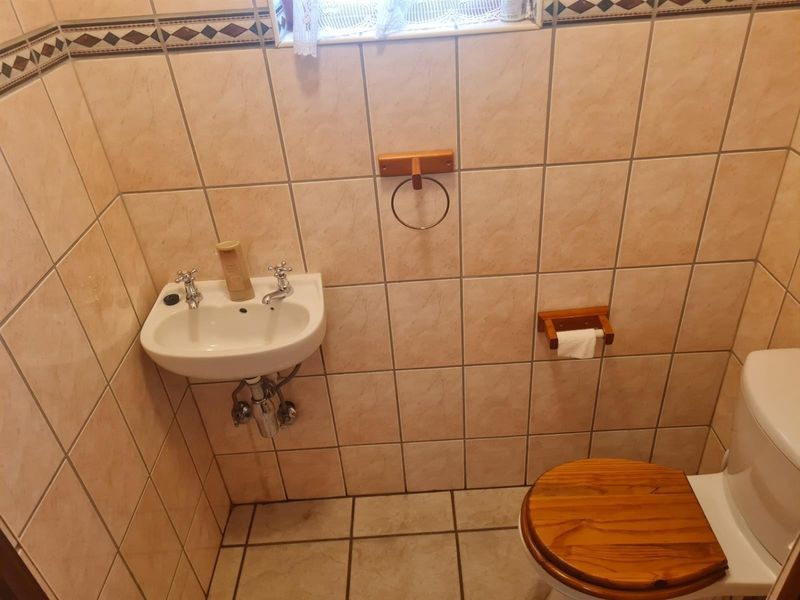 Lovely duplex in well-managed sought after complex behind Florida Hoerskool - Photo 3