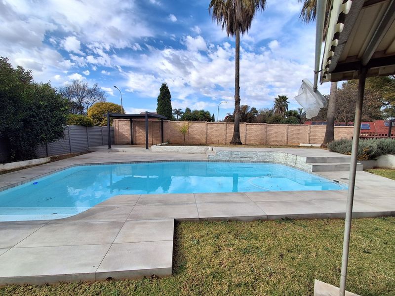 House For Sale in Bonaero Park, Kempton Park - Photo 2