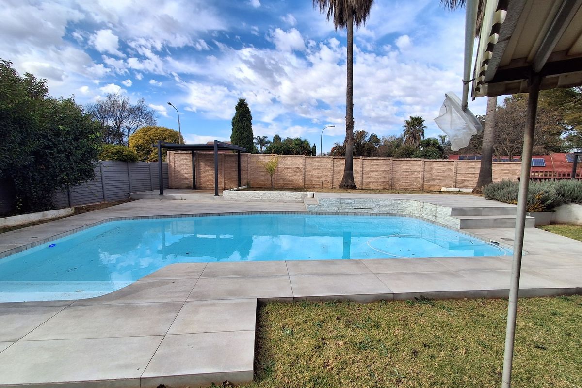 House For Sale in Bonaero Park, Kempton Park - Photo 2
