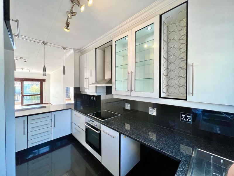 2 Bed Apartment Pet Friendly on Top Floor in Craighall Park! - Photo 1