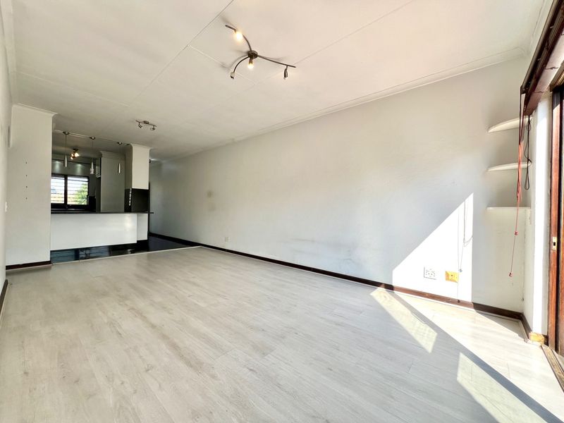 2 Bed Apartment Pet Friendly on Top Floor in Craighall Park! - Photo 5
