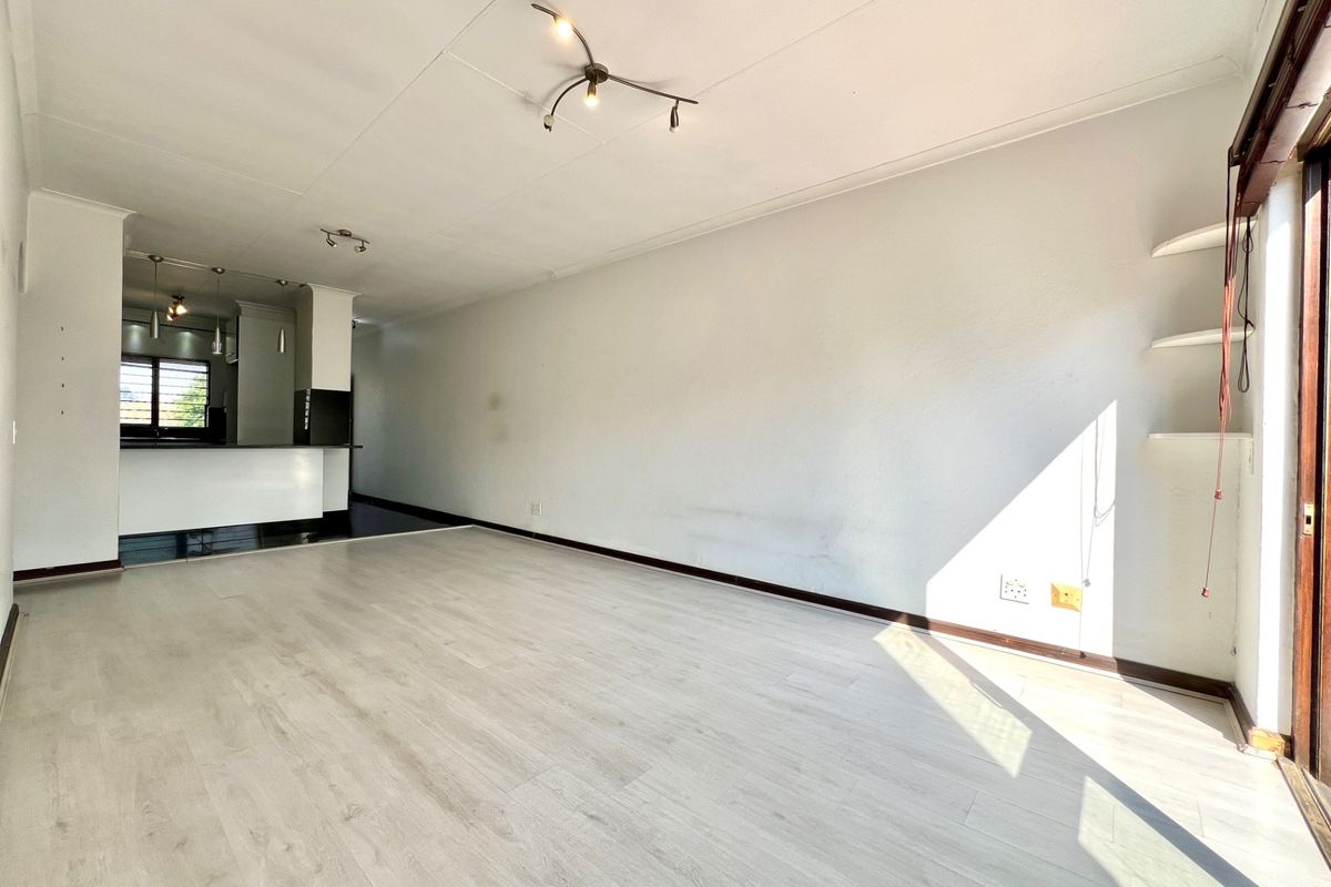 2 Bed Apartment Pet Friendly on Top Floor in Craighall Park! - Photo 5