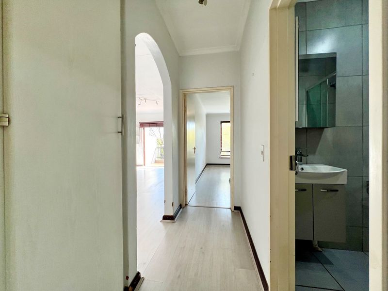 2 Bed Apartment Pet Friendly on Top Floor in Craighall Park! - Photo 9