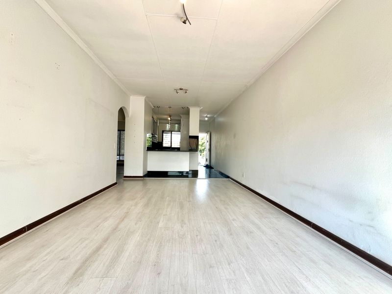 2 Bed Apartment Pet Friendly on Top Floor in Craighall Park! - Photo 8