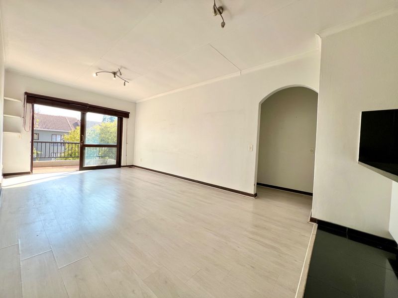 2 Bed Apartment Pet Friendly on Top Floor in Craighall Park! - Photo 6