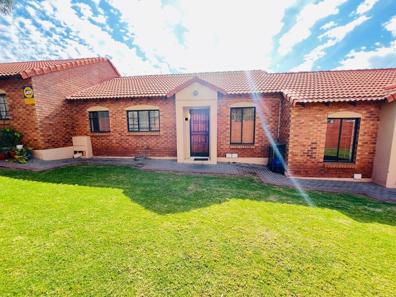 Townhouse For Sale in Monavoni, Centurion - Photo 1