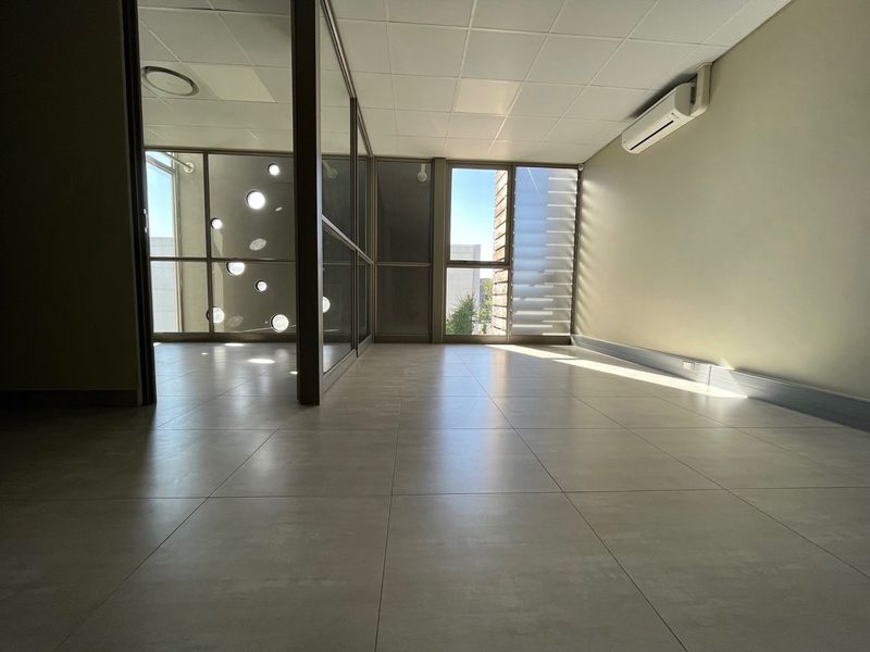 423m2 Warehouse To LET in The Reserve Business Park 2 - Photo 7